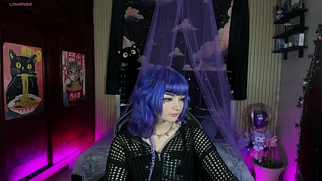 Snapshot of ravencollen chatting on June 3, 8:03 pm ravencollen online show from June 3, 8:03 pm