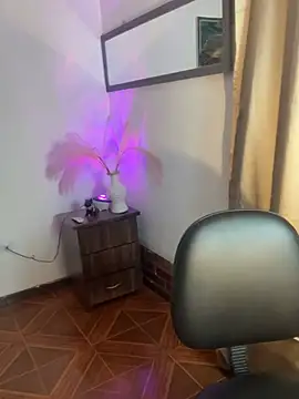 Snapshot of alisaa_jhons1 chatting on February 24, 11:25 pm alisaa jhons1 online show from February 24, 11:25 pm