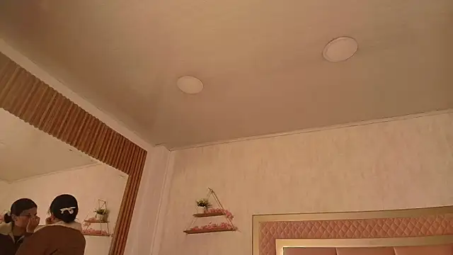 Snapshot of Madhison_5 chatting on May 27, 12:46 pm Madhison 5 online show from May 27, 12:46 pm
