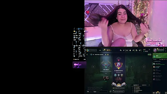 Snapshot of DaphneContry chatting on May 16, 10:36 am DaphneContry online show from May 16, 10:36 am