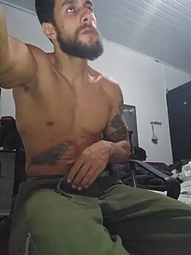 Snapshot of lucweed chatting on March 3, 2:18 am lucweed online show from March 3, 2:18 am