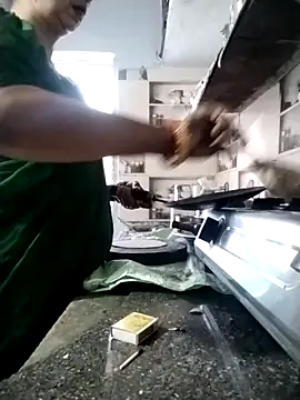 Snapshot of Hami705 chatting on November 11, 7:08 am Hami705 online show from November 11, 7:08 am