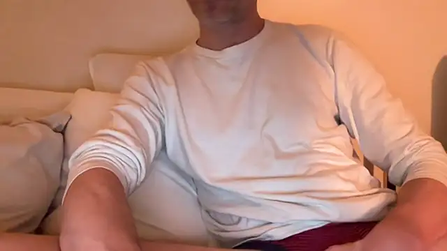 Snapshot of verssluthnh chatting on November 29, 7:44 am verssluthnh online show from November 29, 7:44 am