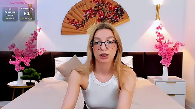 CindyMoriLove online show from January 16, 2:43 pm