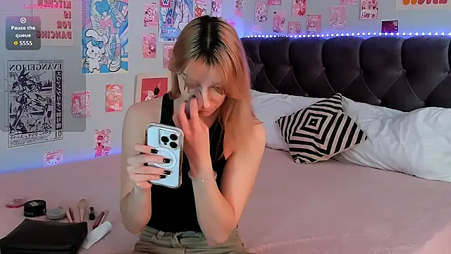 CindyMoriLove online show from April 15, 6:09 am