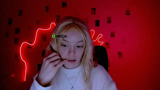 mia starrr  online show from February 8, 8:12 pm