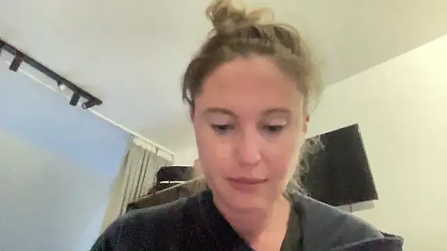 Snapshot of Ameli8 chatting on April 25, 6:05 pm Ameli8 online show from April 25, 6:05 pm