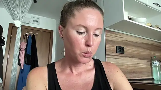Snapshot of Ameli8 chatting on June 5, 11:16 am Ameli8 online show from June 5, 11:16 am