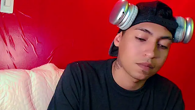 Snapshot of LPYsami773 chatting on November 8, 1:22 pm LPYsami773 online show from November 8, 1:22 pm