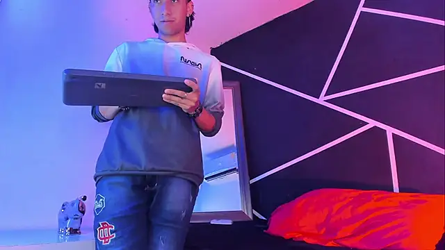 Snapshot of Austin_Santos_ chatting on November 7, 12:16 pm Austin Santos online show from November 7, 12:16 pm