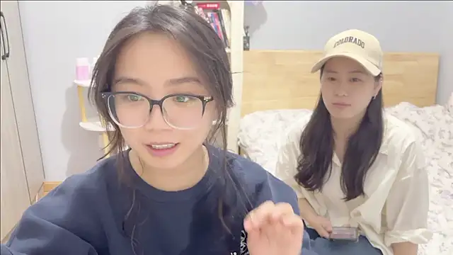 Hmm 0303 online show from February 4, 3:51 pm