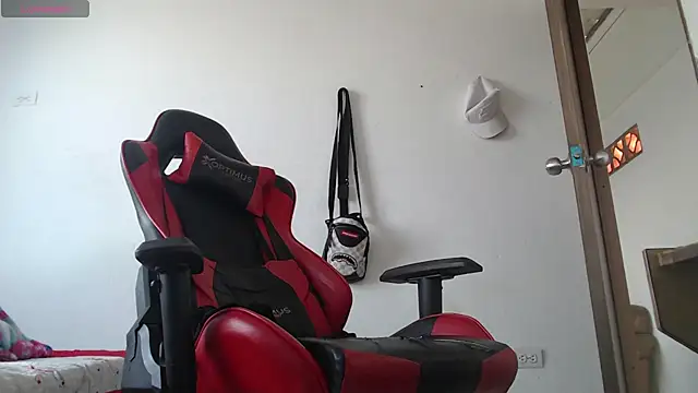 Snapshot of thebesthot chatting on November 18, 2:43 pm thebesthot online show from November 18, 2:43 pm