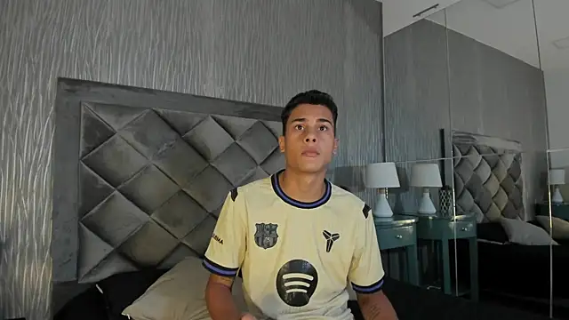 Snapshot of Dominic_Burk chatting on November 6, 7:15 pm Dominic Burk online show from November 6, 7:15 pm