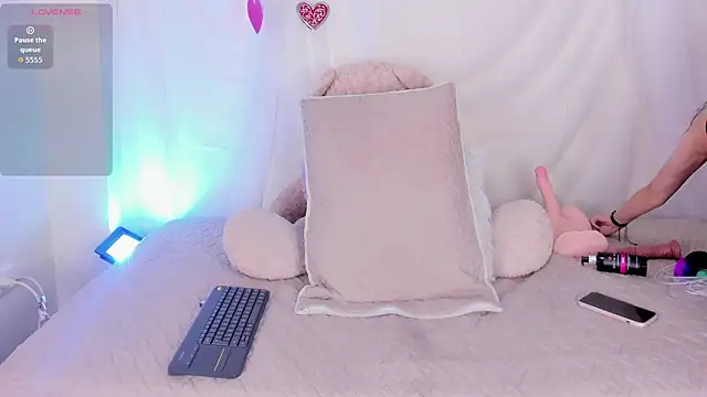 Nyra lux16 online show from April 1, 7:31 am