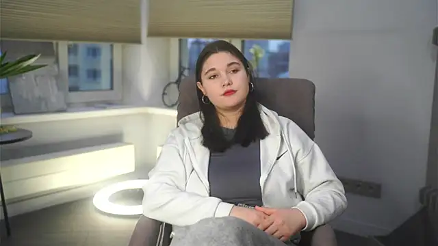 Snapshot of MonetBrinkman chatting on November 12, 11:43 am MonetBrinkman online show from November 12, 11:43 am