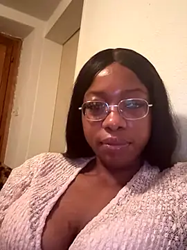 Snapshot of SwissMirelle chatting on November 6, 8:32 pm SwissMirelle online show from November 6, 8:32 pm