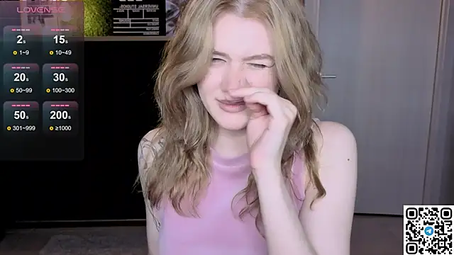 Snapshot of eshleeygreen chatting on May 9, 9:42 pm eshleeygreen online show from May 9, 9:42 pm