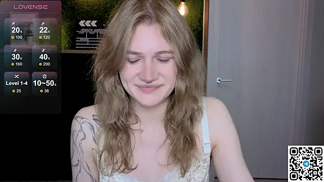 Snapshot of eshleeygreen chatting on May 12, 9:23 pm eshleeygreen online show from May 12, 9:23 pm