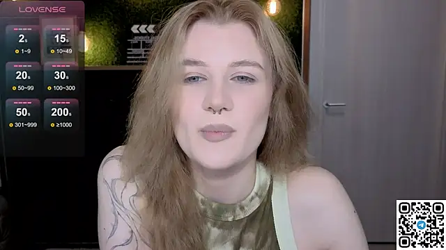 Snapshot of eshleeygreen chatting on May 14, 9:43 pm eshleeygreen online show from May 14, 9:43 pm