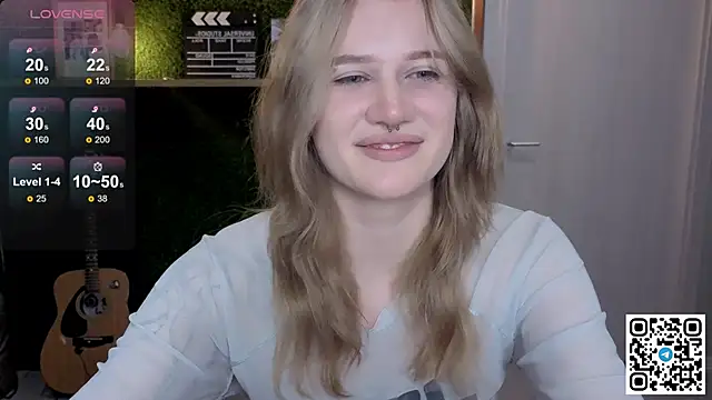 Snapshot of eshleeygreen chatting on May 22, 10:37 pm eshleeygreen online show from May 22, 10:37 pm