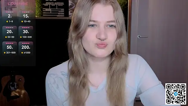 Snapshot of eshleeygreen chatting on May 25, 10:38 pm eshleeygreen online show from May 25, 10:38 pm
