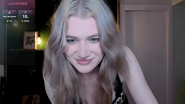 Snapshot of eshleeygreen chatting on June 7, 2:54 pm eshleeygreen online show from June 7, 2:54 pm