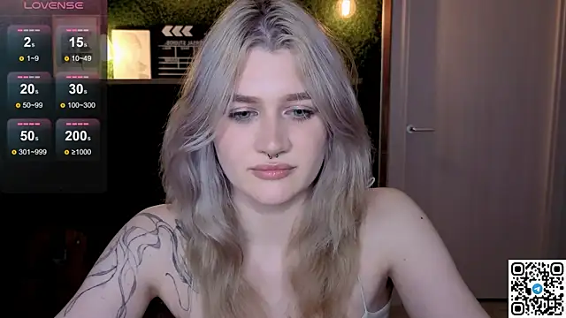 Snapshot of eshleeygreen chatting on June 24, 7:46 pm eshleeygreen online show from June 24, 7:46 pm