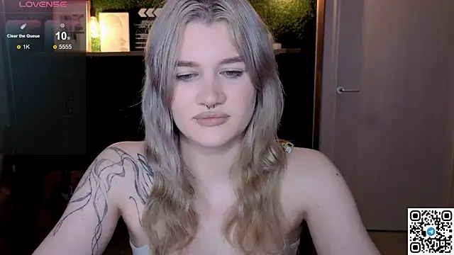 Snapshot of eshleeygreen chatting on June 25, 11:53 pm eshleeygreen online show from June 25, 11:53 pm