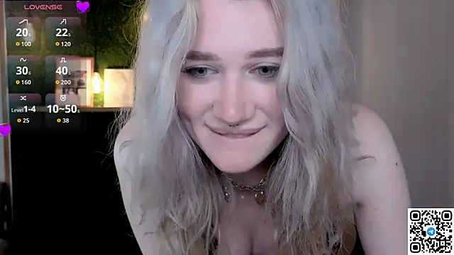 Snapshot of eshleeygreen chatting on July 6, 12:13 pm eshleeygreen online show from July 6, 12:13 pm