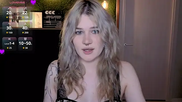 Snapshot of eshleeygreen chatting on July 10, 6:54 pm eshleeygreen online show from July 10, 6:54 pm