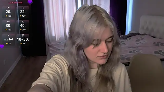 Snapshot of eshleeygreen chatting on July 19, 11:25 am eshleeygreen online show from July 19, 11:25 am