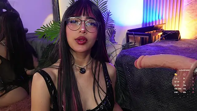 Snapshot of _ViolletteNoir_ chatting on April 21, 8:34 pm ViolletteNoir online show from April 21, 8:34 pm
