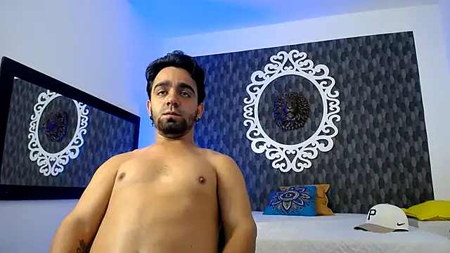 Snapshot of Dereck_Jhonsonn chatting on November 6, 9:05 pm Dereck Jhonsonn online show from November 6, 9:05 pm