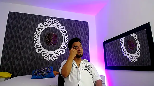 Snapshot of Dereck_Jhonsonn chatting on November 7, 8:31 pm Dereck Jhonsonn online show from November 7, 8:31 pm