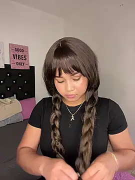 LoliitaBennett online show from January 10, 1:07 am