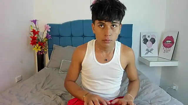 Valentino Lane online show from January 10, 3:30 am