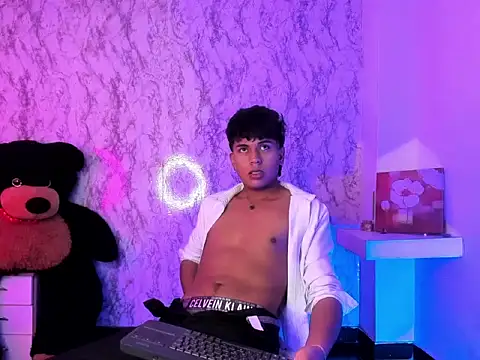 Valentino Lane online show from February 9, 6:06 am