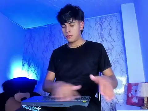 Valentino Lane online show from February 14, 2:30 am