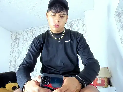 Valentino Lane online show from February 16, 3:02 am