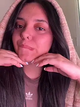 candicewest  online show from April 14, 3:29 pm