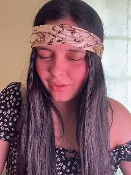 candicewest  online show from April 18, 4:22 pm