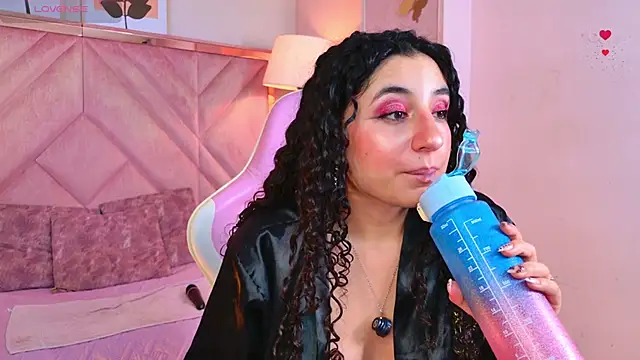 Snapshot of DemiJones_ chatting on May 2, 4:17 am DemiJones online show from May 2, 4:17 am