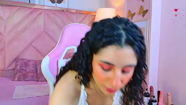 Snapshot of DemiJones_ chatting on May 15, 4:41 am DemiJones online show from May 15, 4:41 am