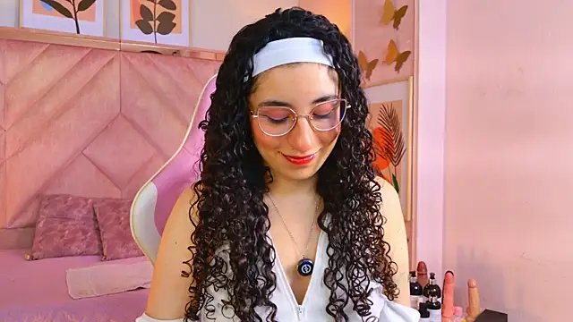 Snapshot of DemiJones_ chatting on June 2, 4:47 am DemiJones online show from June 2, 4:47 am