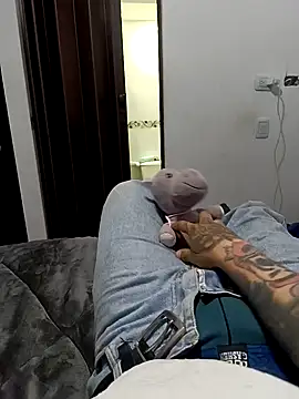 Snapshot of crazy_penis chatting on November 7, 12:10 am crazy penis online show from November 7, 12:10 am