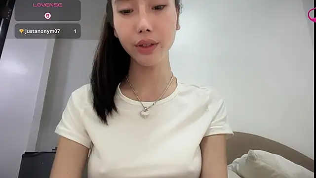 Snapshot of bajejek01 chatting on August 3, 12:53 am bajejek01 online show from August 3, 12:53 am