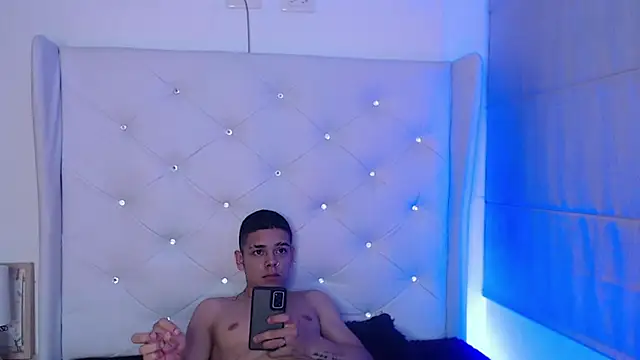 Snapshot of zoe_kravitx chatting on November 12, 3:51 am zoe kravitx online show from November 12, 3:51 am