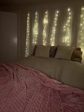 LillieMaee online show from March 18, 9:18 pm