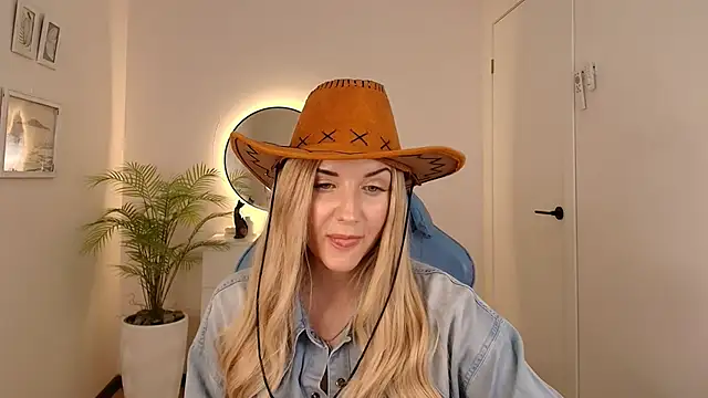 Snapshot of _Mi1a_ chatting on November 10, 5:28 am Mi1a online show from November 10, 5:28 am