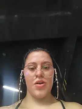 Snapshot of ALEJA__22 chatting on July 3, 1:39 pm ALEJA 22 online show from July 3, 1:39 pm